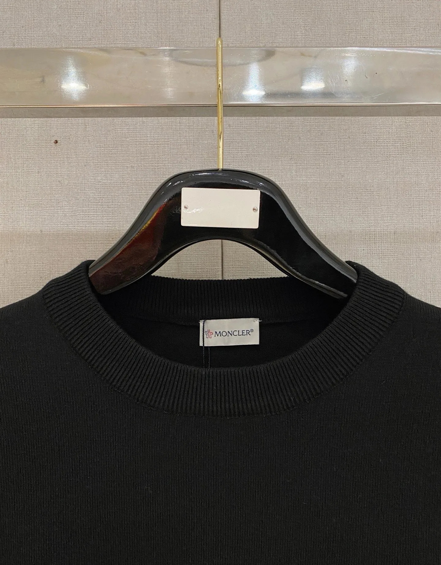 P110，〖 𝐌𝐎𝐍𝐂𝐋𝐄𝐑~ 〗 Premium Series Premium Factory Quality 、 、 ： Black White Sizes：M L XL 2XL 3XL